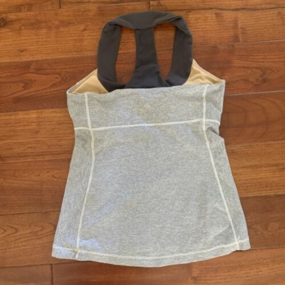 Lululemon T-strap Tank Top Gray/White Micro Stripe Size 8 Shelf Bra Racerback - Picture 7 of 8